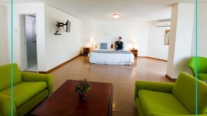 Minibar, caja de seguridad en la habitación, escritorio y wifi gratis 