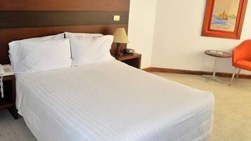Standard Room, 1 Double Bed | Minibar, in-room safe, desk, WiFi (free)