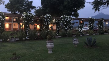 Vista frontal de la propiedad
