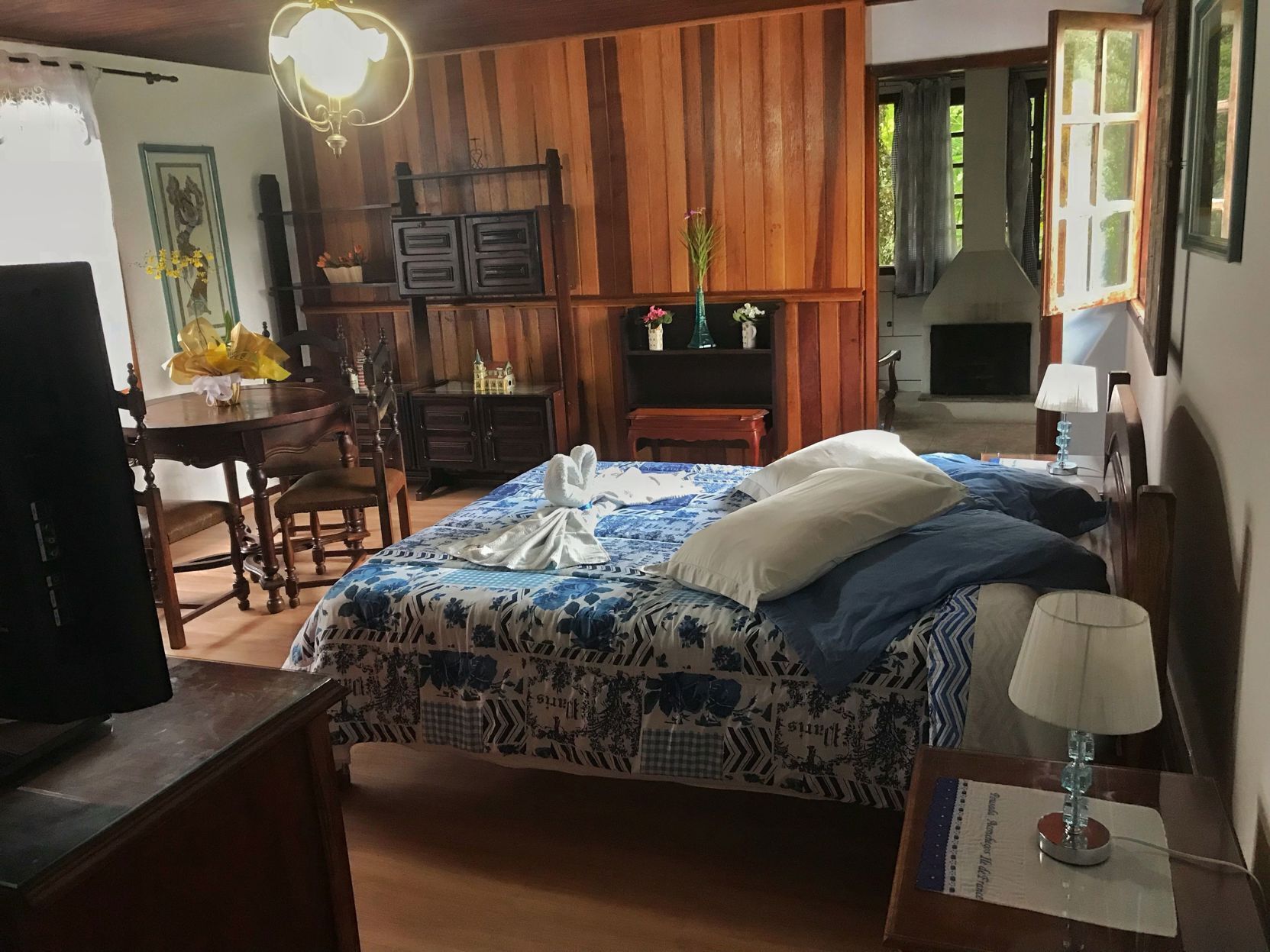 In-room safe, free WiFi, bed sheets