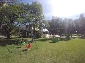 Zona de juegos infantil al aire libre