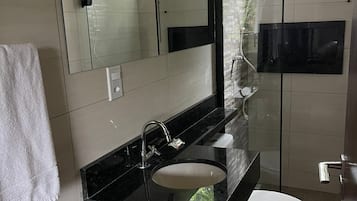Deluxe Room, 1 Double Bed, Mountain View | Bathroom | Hair dryer, towels