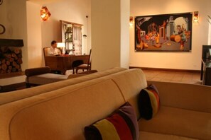 Lobby sitting area - Altalaluna Hotel Boutique & Spa (Cafayate)