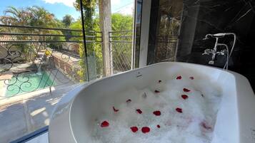 Quarto Duplo, Banheira de hidromassagem (Maximo) | Frigobar, Wi-Fi de cortesia