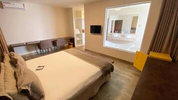 Quarto premium | Frigobar, Wi-Fi de cortesia