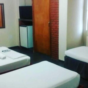 Minibar, escritorio, cortinas blackout y wifi gratis