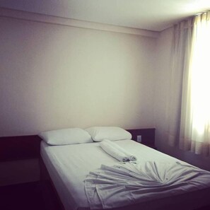 Minibar, escritorio, cortinas blackout y wifi gratis 