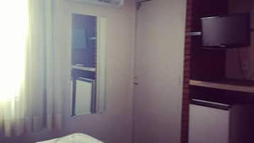 Frigobar, escrivaninha, cortinas blackout, Wi-Fi de cortesia