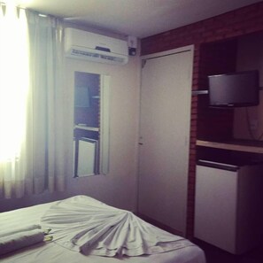 迷你吧、書桌、遮光布/窗簾、免費無線上網