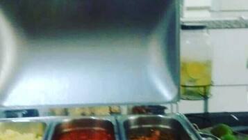 Café da manhã com buffet grátis todos os dias