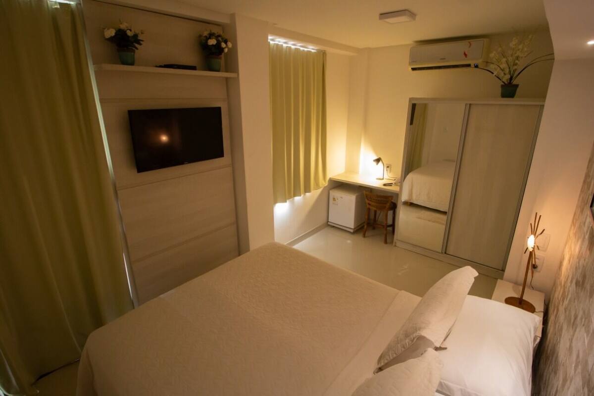 Leilighet – deluxe | Minibar, safe på rommet, wi-fi (inkludert) og sengetøy