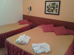 Triple Room | In-room safe, free WiFi, bed sheets - Hotel Terrazas del Rincon (Merlo)