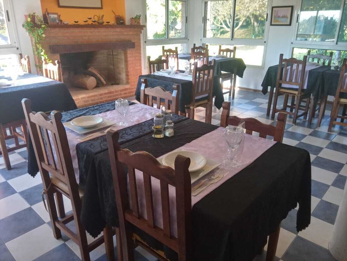 breakfast, lunch and dinner served