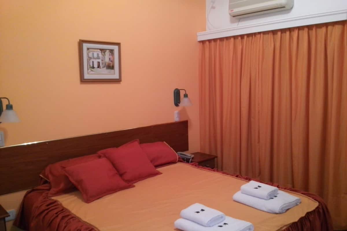 in-room safe, free wifi, bed sheets