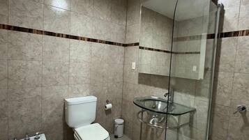 Deep-soaking bathtub
