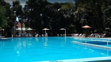 室內泳池、室外泳池