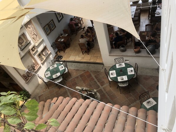 Breakfast, lunch, dinner served; Regional cuisine, garden views - Hotel Maria Mixteca (Santa María Huatulco)