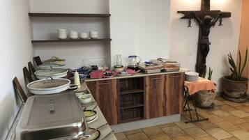Daily full breakfast (MXN 130 per person)