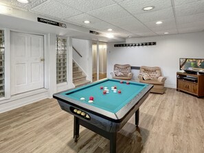 하우스, 침대(여러 개), 산 전망 (Sweet Life) | 게임룸