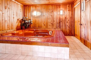 Indoor spa tub