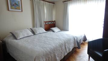 Triple Room | Iron/ironing board, free WiFi
