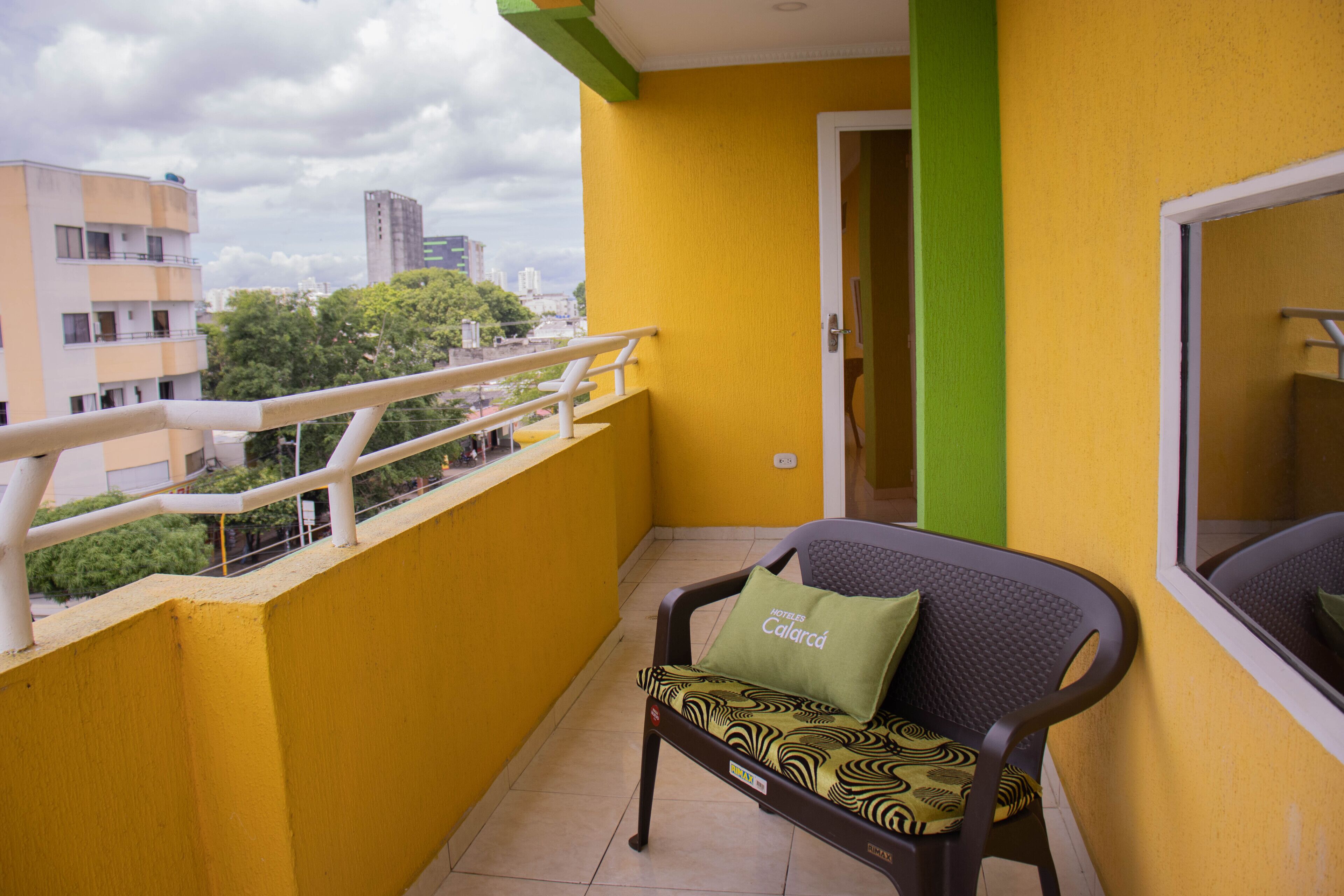 32-inch flat-screen TV with cable channels, TV