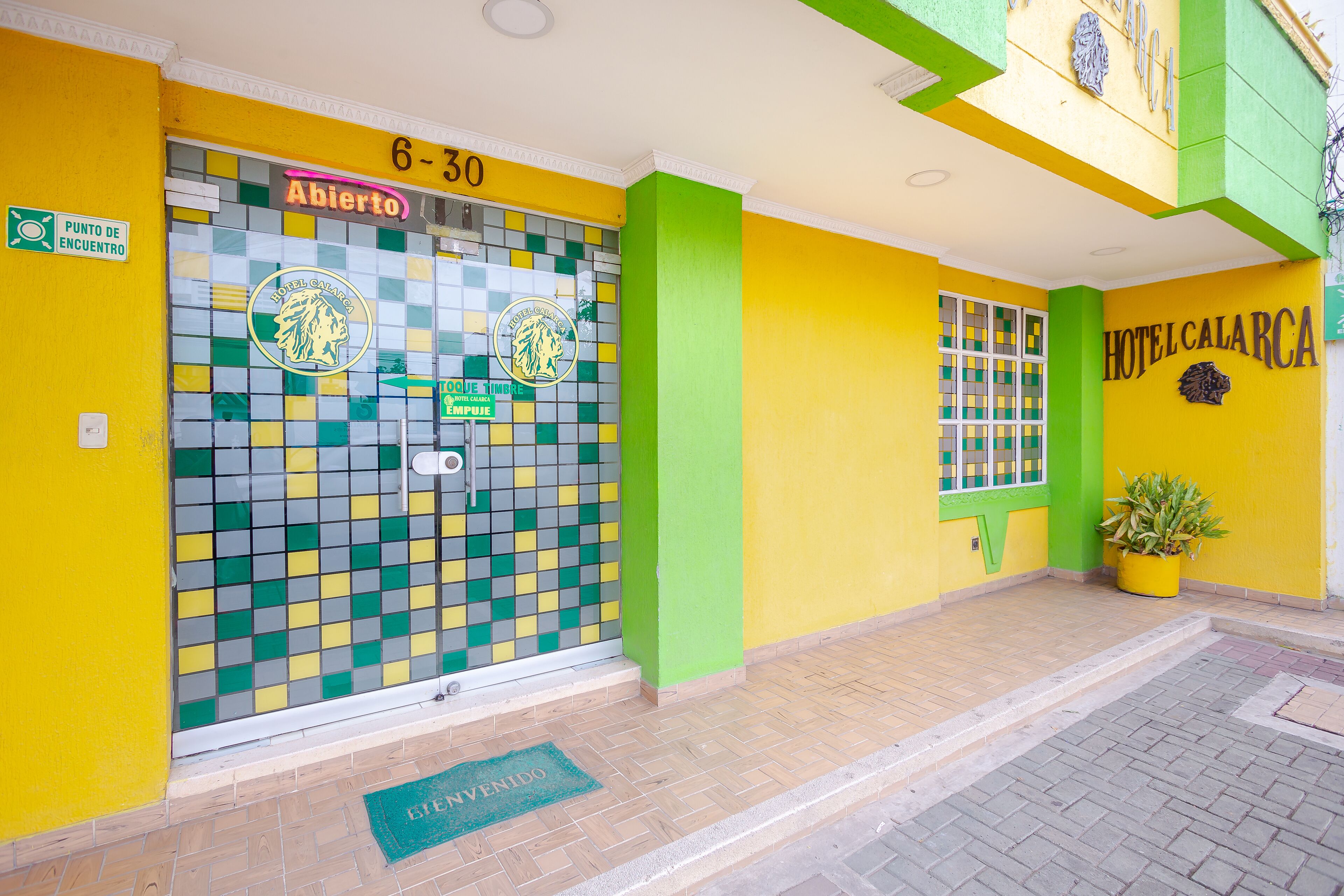 Entrada de la propiedad