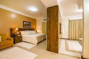 Minibar, desk, blackout drapes, free WiFi - JR Hotel (Marilia)