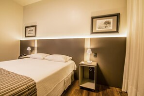 Minibar, bàn, màn/rèm cản sáng, truy cập Internet không dây miễn phí 
