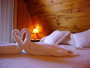 Cabaña, 2 habitaciones | Sábanas de algodón egipcio y ropa de cama de alta calidad