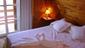 Cabin, 2 Bedrooms | Egyptian cotton sheets, premium bedding, memory-foam beds, in-room safe