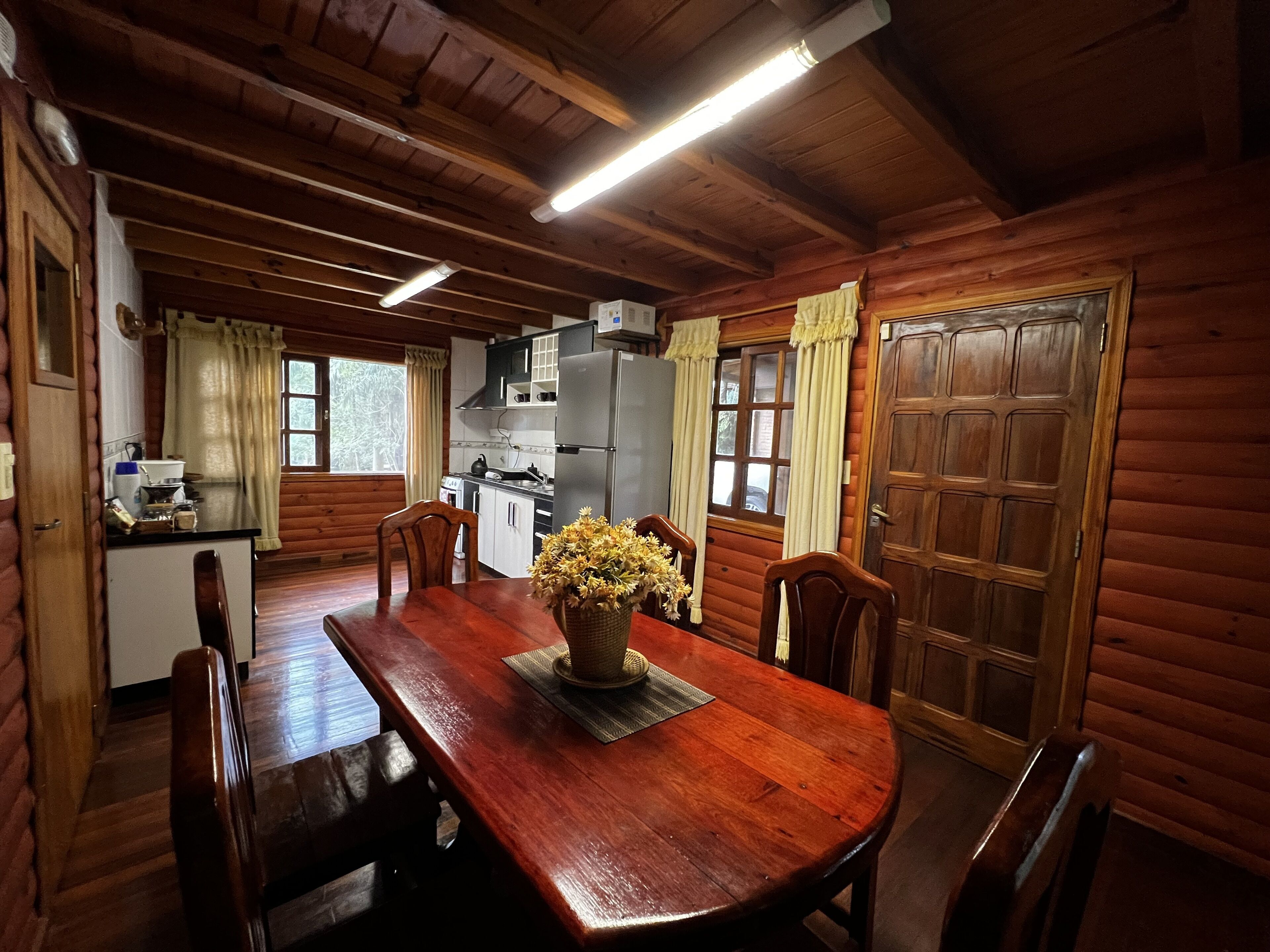 Superior-Ferienhütte, 3 Schlafzimmer, Terrasse, Flussblick (Anchico) | Eigene Küche | Großer Kühlschrank, Mikrowelle, Ofen