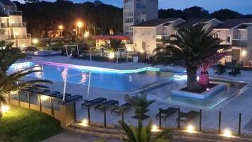 Indoor pool, outdoor pool