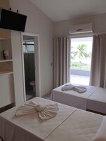 Apartamento Vista Mar | Minibar, in-room safe, free WiFi, bed sheets