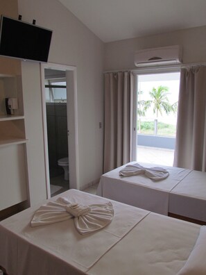 Apartamento Vista Mar | Minibar, in-room safe, free WiFi, bed sheets - Hotel Guarda Mor (Sao Sebastiao)