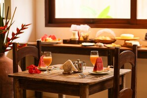 Free daily buffet breakfast - Pousada Recanto do Sol (Porto Seguro)