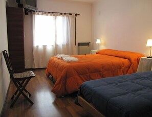 Room - Yr Hen Ffordd (Gaiman)