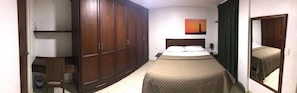 Escrivaninha, espaço de trabalho para notebook, cortinas blackout