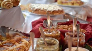 Free daily buffet breakfast