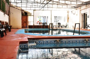 2 piscinas techadas, una piscina al aire libre de temporada