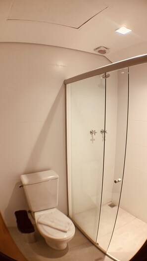 Shower dan handuk