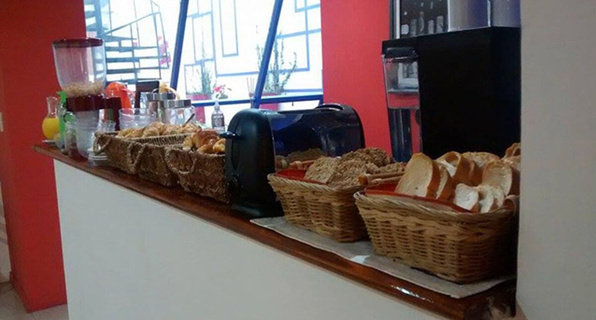 Desayuno continental gratuito y diario