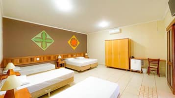 家庭客房, 泳池景 | 迷你吧、房內夾萬、免費 Wi-Fi
