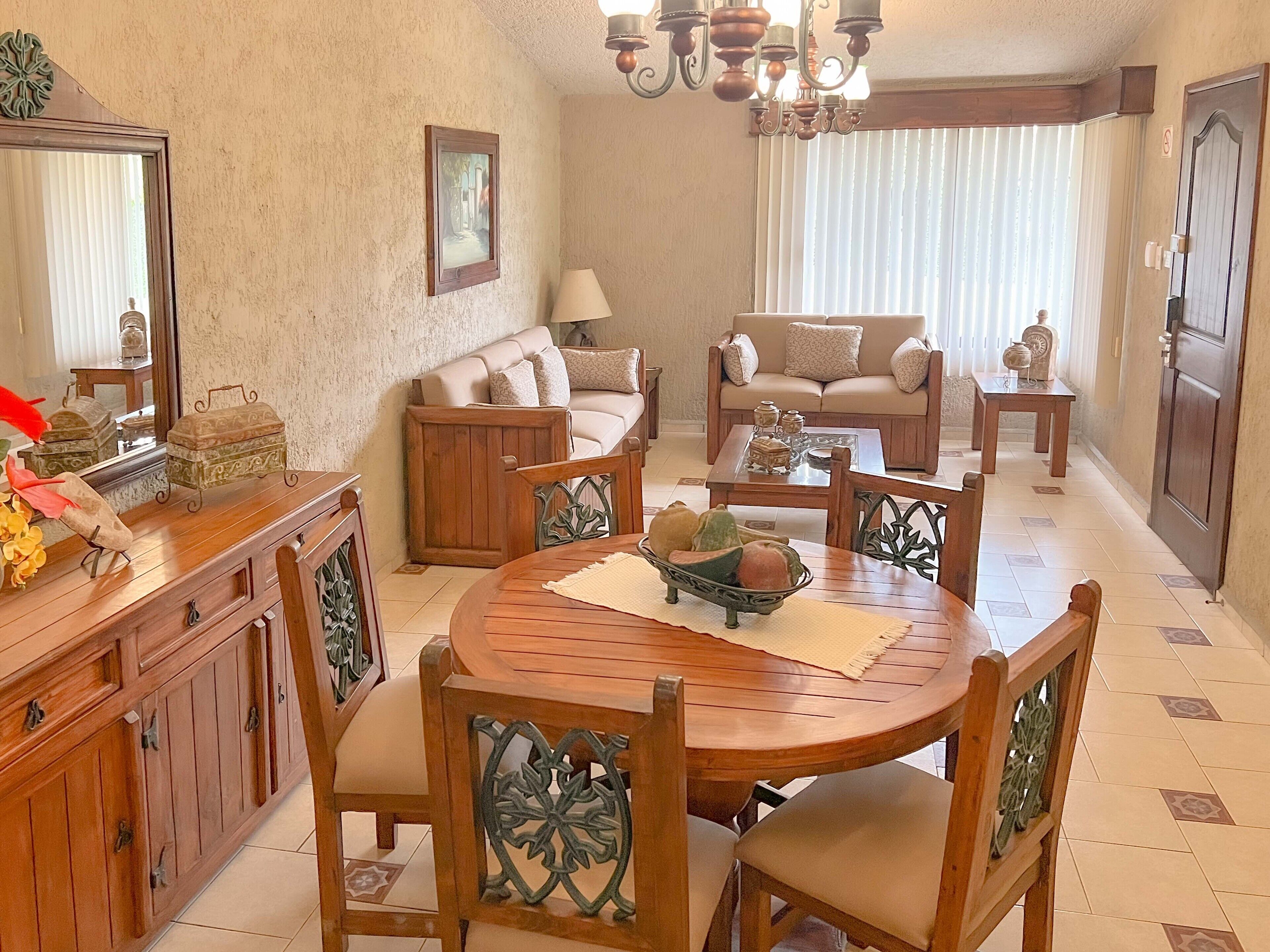 傳統別墅 | 客廳 | 42 吋平面電視連有線電視頻道、電視