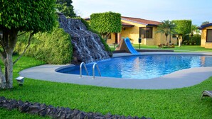 Kolam renang outdoor