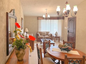 Traditional Villa | Dining room