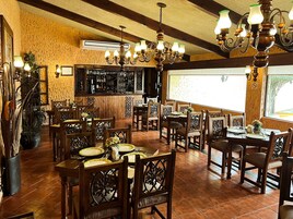 供应早餐、午餐和晚餐，墨西哥菜