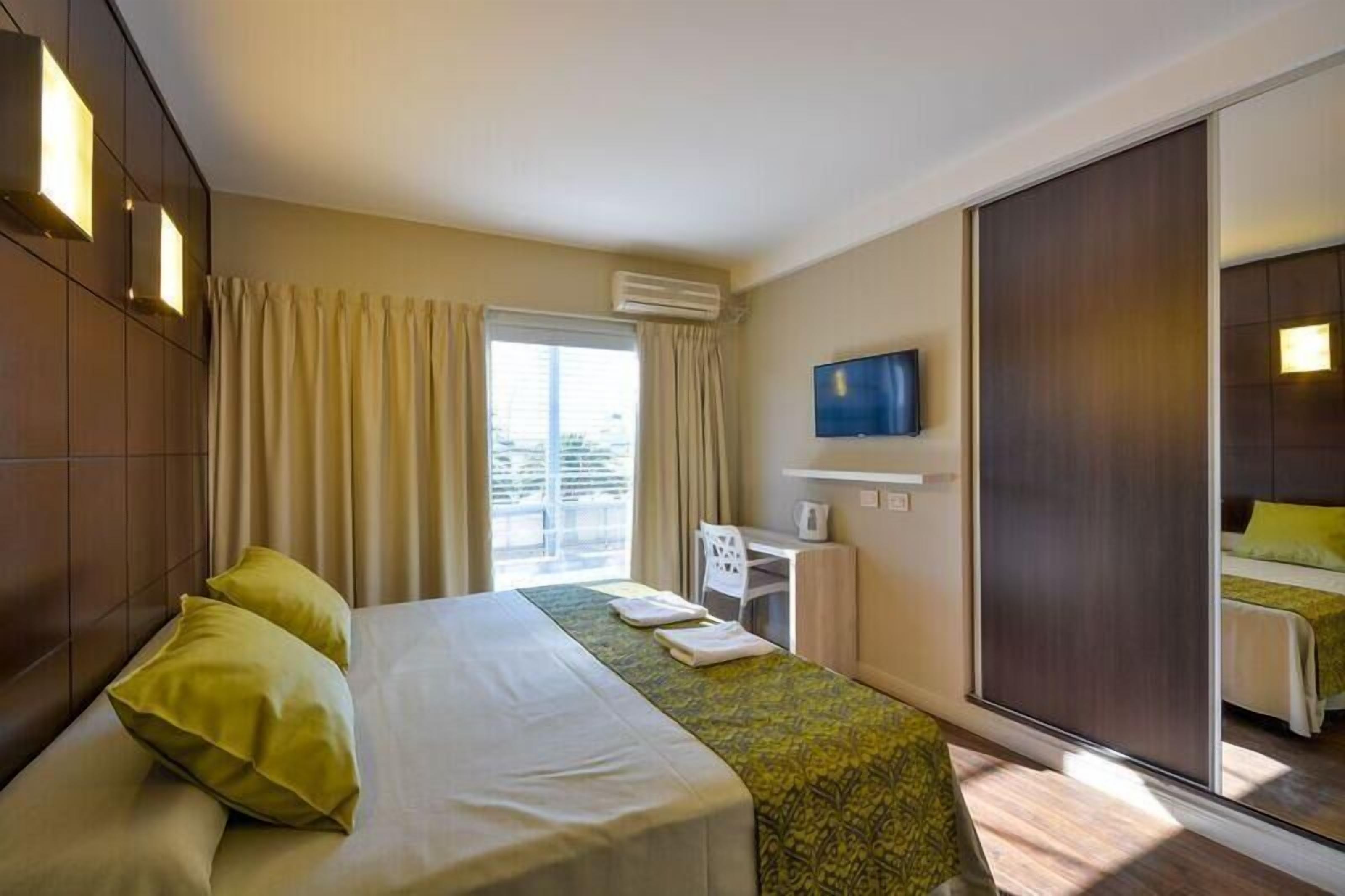 Có lối đi dành cho xe lăn 