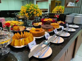 Ókeypis morgunverðarhlaðborð daglega