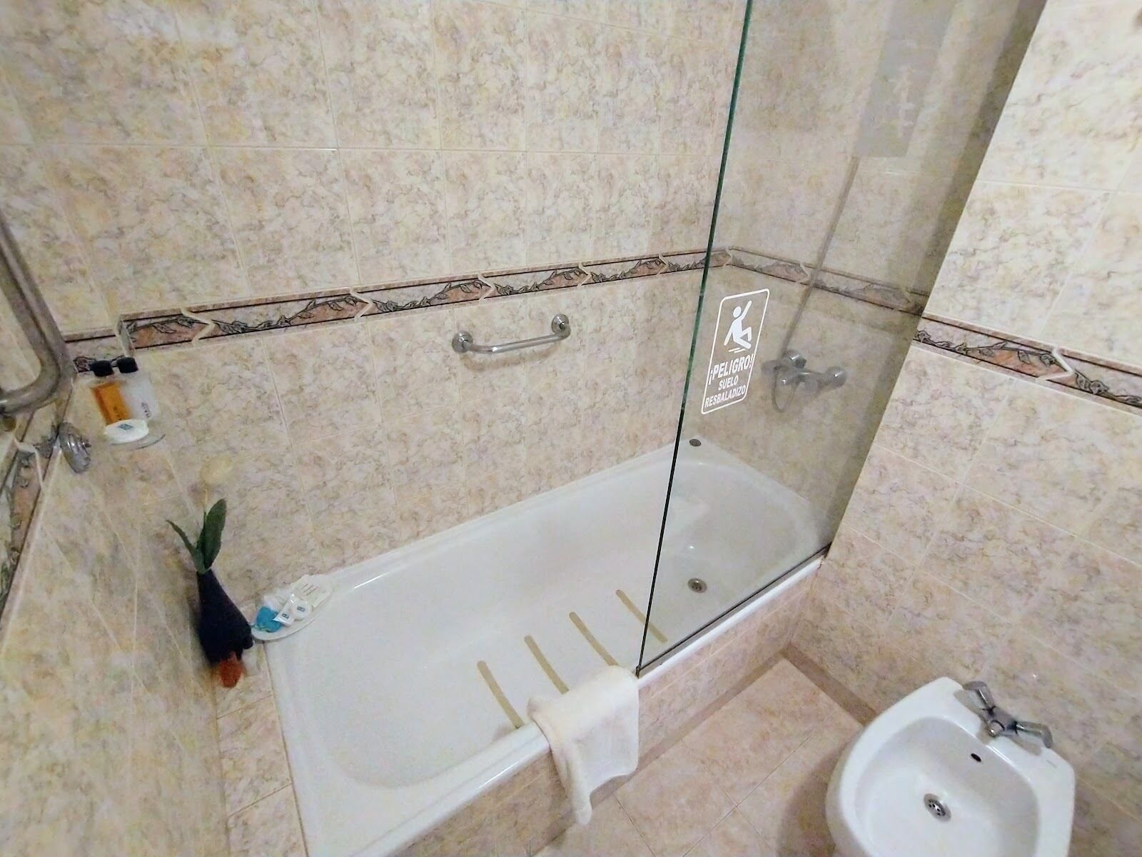 deep-soaking bathtub